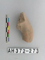 藏品(灰褐色夾砂陶把)的圖片